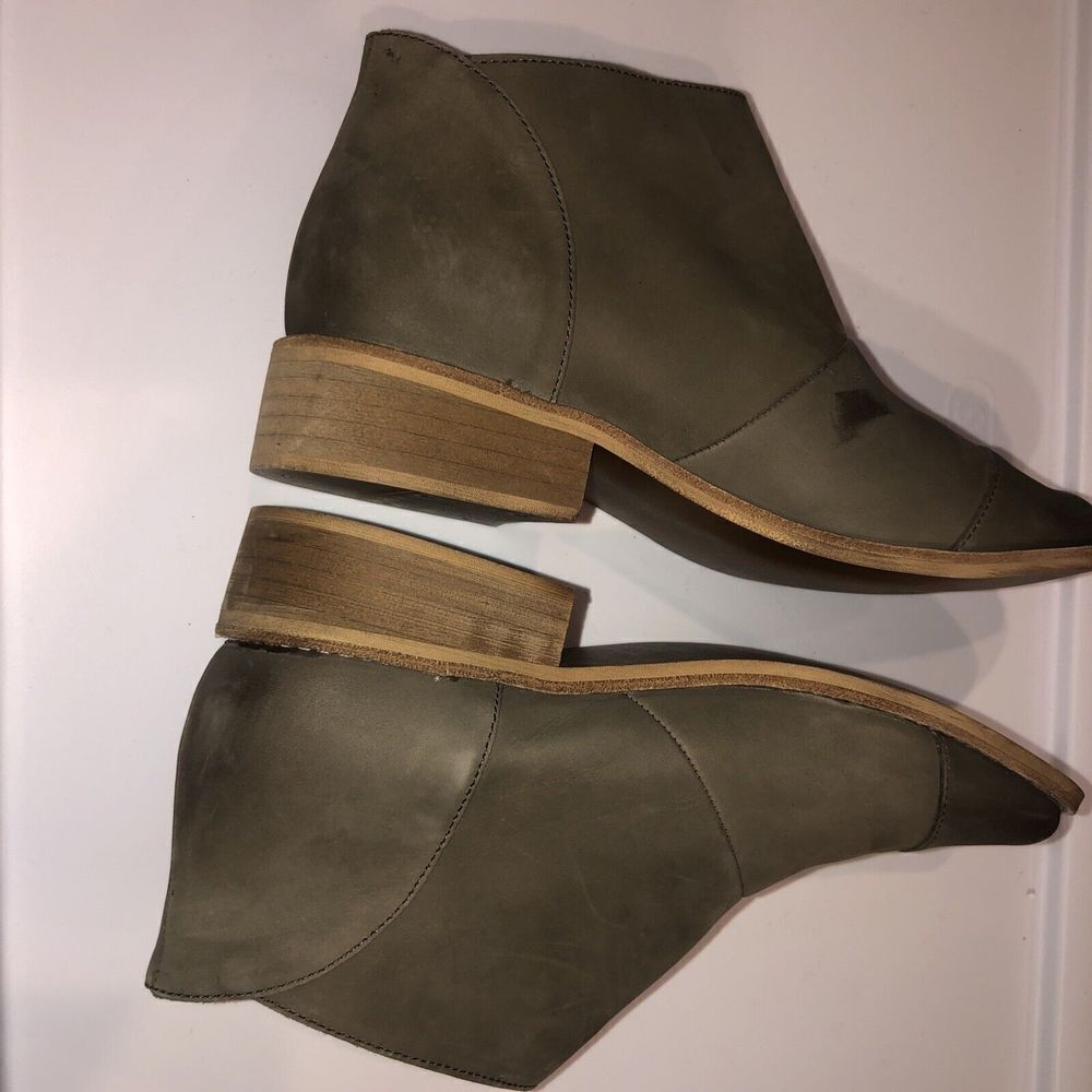 Crevo Coralie Chelsea Ankle Boots Bootie Cap Toe‎ NWOB Size 10 Mink Grey - Picture 7 of 11